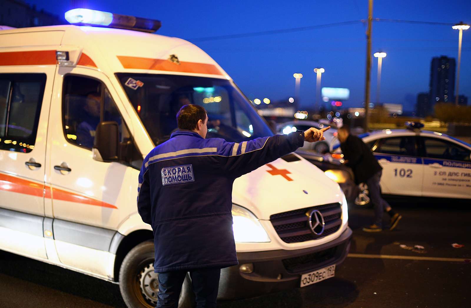 Страшное ДТП в Москве: спасатели обнаружили труп пассажира в багажнике — фото 839007