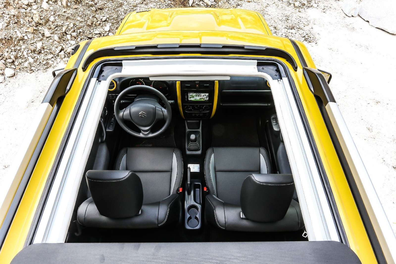 Святая простота: вышла спецверсия вседорожника Suzuki Jimny — фото 650245