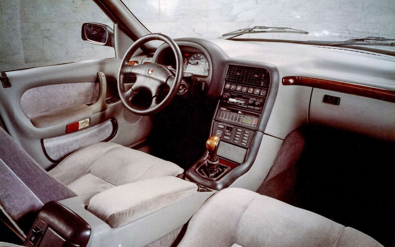 Салон ГАЗ‑3105 тоже разработали заново. Мотивы потом использовали при создании более поздних моделей, в том числе массовой Волги ГАЗ‑3110.