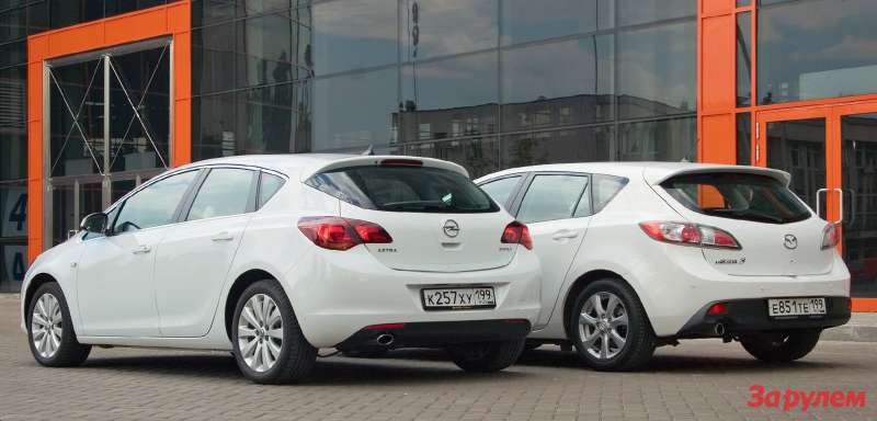 Mazda3 и Opel Astra