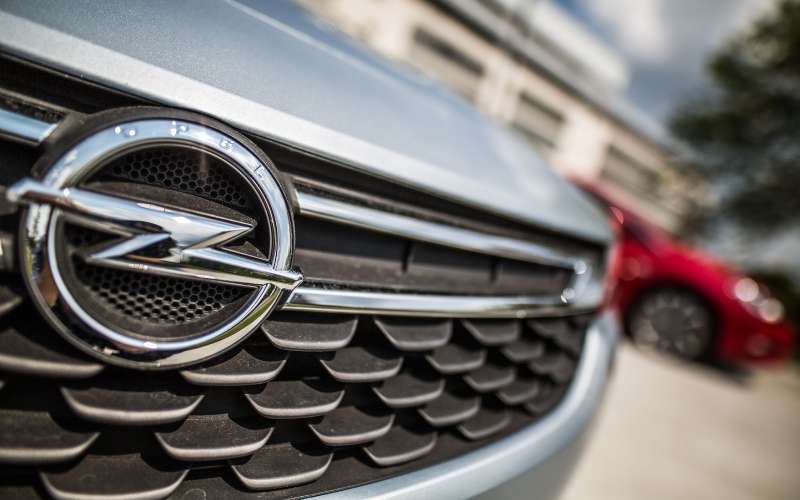 GM решительно отторгает Opel: немецкую марку готовится купить PSA Group