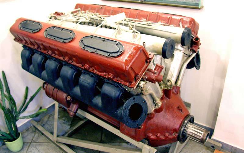 Двигатель В-2 в первоначальном виде провел на массовой военной службе более 20 лет. Отдельные экземпляры на ходу до сих пор. Еще несколько обрели покой в различных музеях.