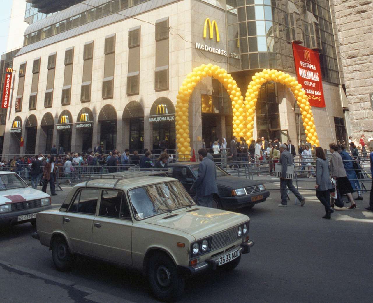 25 лет назад: бензин 1960 руб., ВАЗ — 47 млн — помните такое? — фото 1165298
