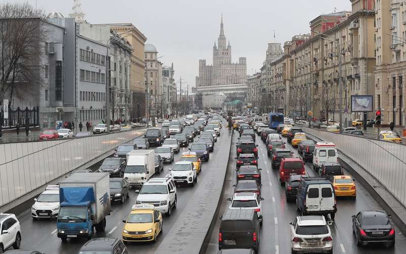 Новых машин все меньше: за 10 лет автопарк России постарел