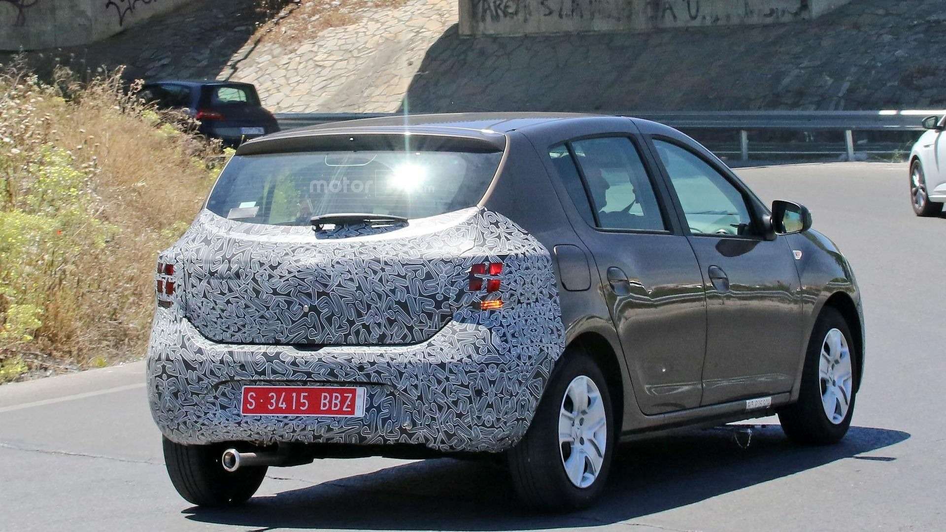 Dacia Sandero готовится к осеннему обновлению — фото 596000