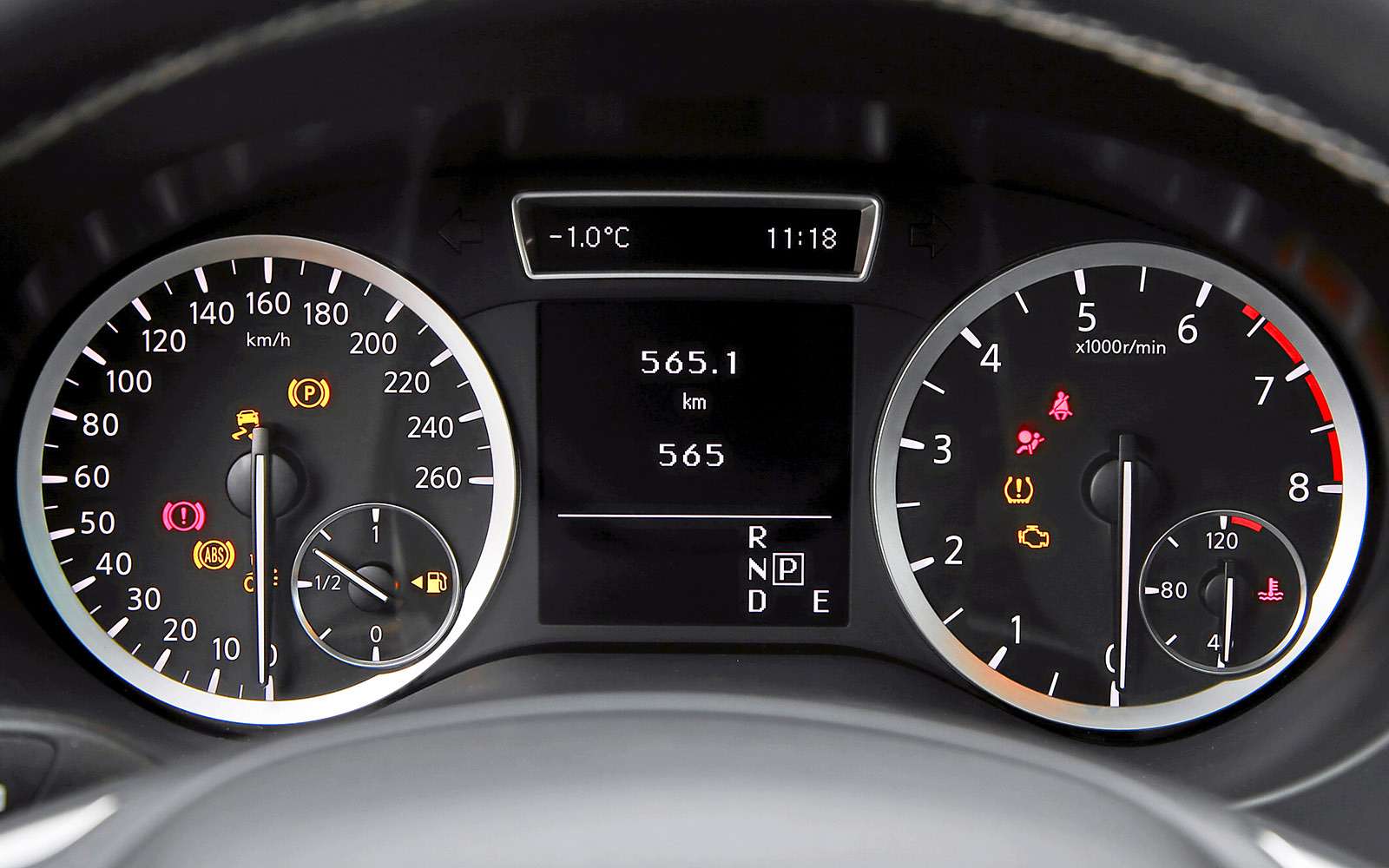 VW Golf GTI против Infiniti Q30 —  кто любит погорячее — фото 710203