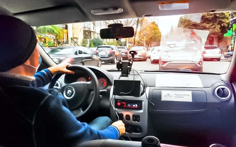 Сочинский таксист: «Мой рекорд — 40 поездок и 700 км за смену»