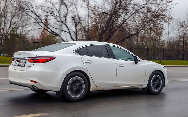 Что взять за 2 млн руб.: новый Kia против трехлетней Mazda