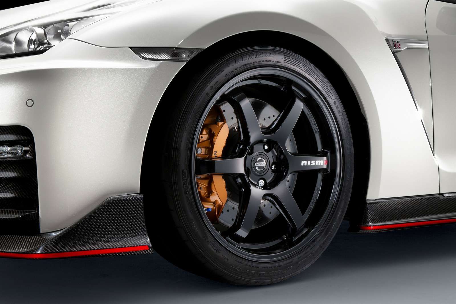 Обновленный Nissan GT-R Nismo дебютировал по месту применения — фото 592979