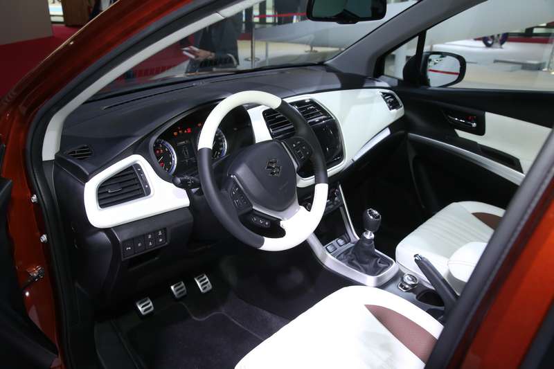 Прямо из Парижа: обновленный Suzuki SX4 приедет в Россию уже в октябре