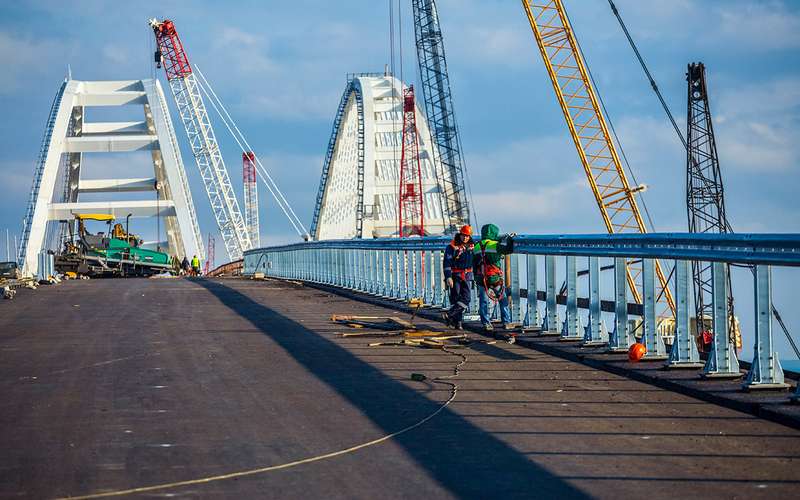 12 вопросов про Крымский мост и один — про универсалы Лада Веста