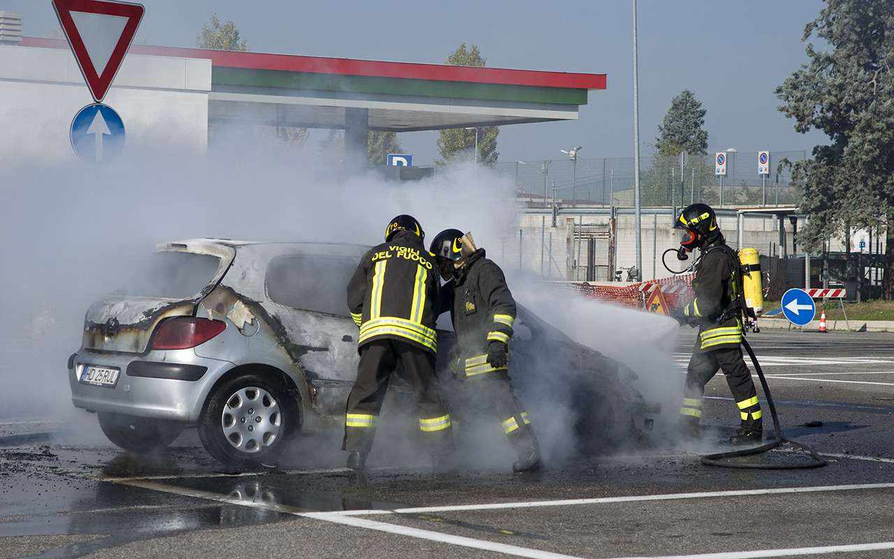 20 причин, почему машина может загореться — фото 911448