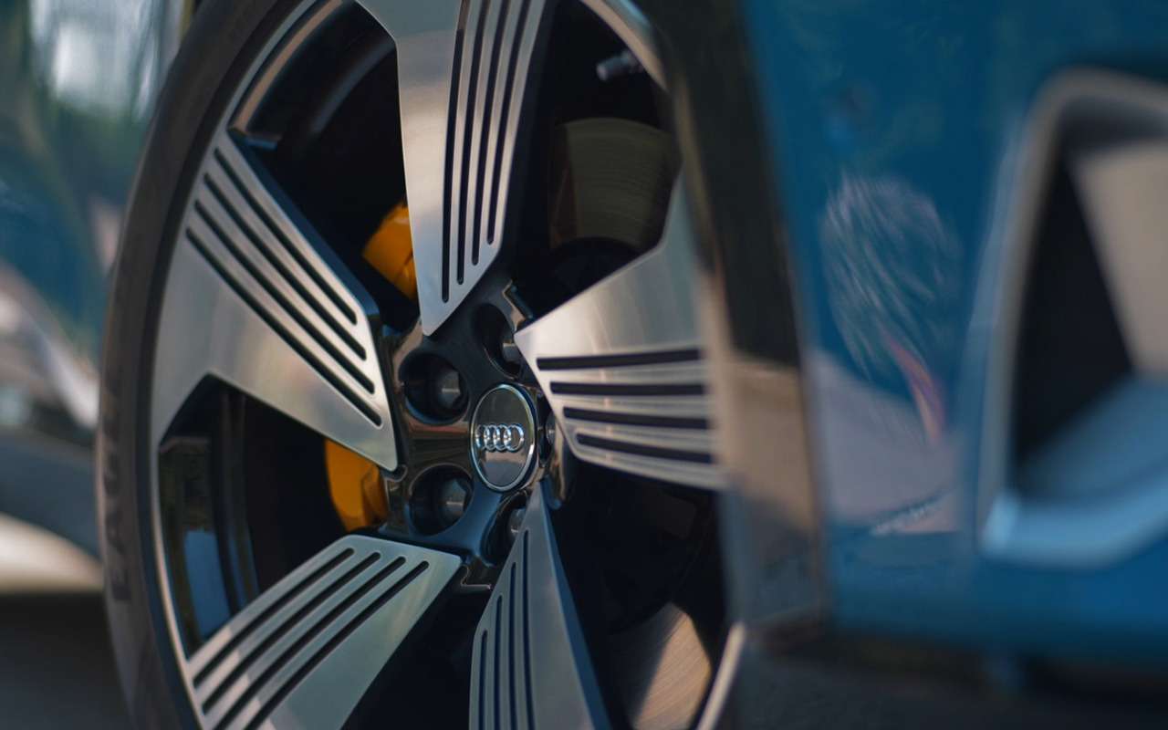 15 фактов о E-Tron — первом электрокроссовере Audi — фото 905814