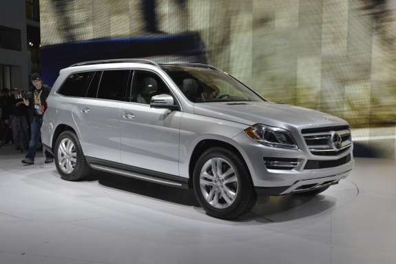Mercedes-Benz GL-class side-front view