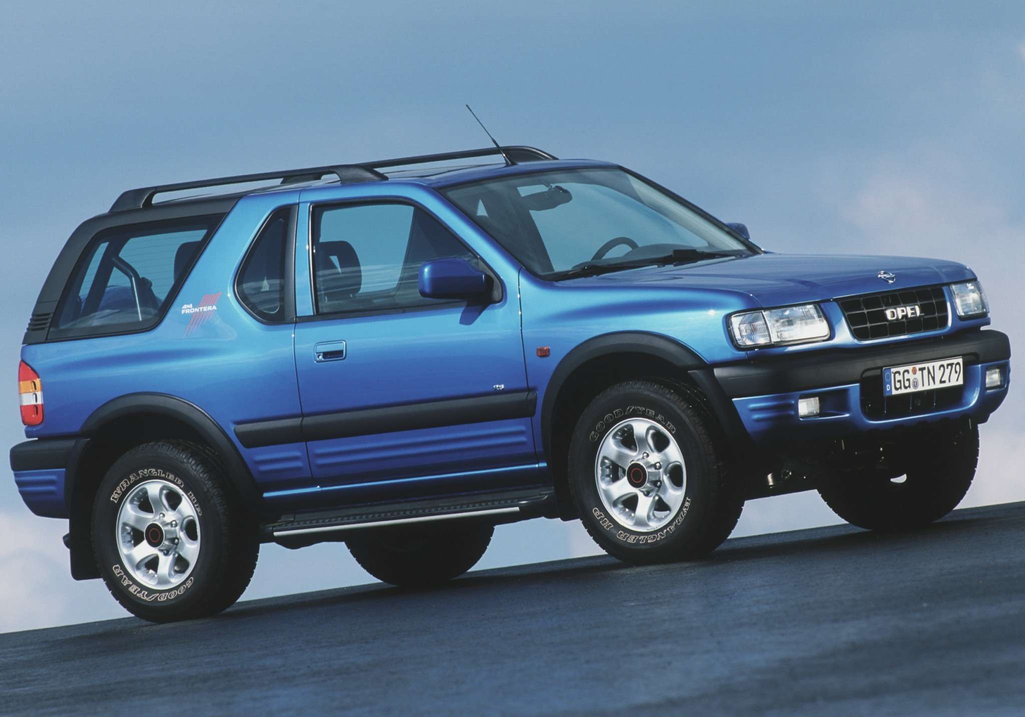  Первый SUV в истории Opel — Frontera, 1991 г. Для европейского рынка эту модель выпускали на заводе Bedford в английском городе Лутоне. 