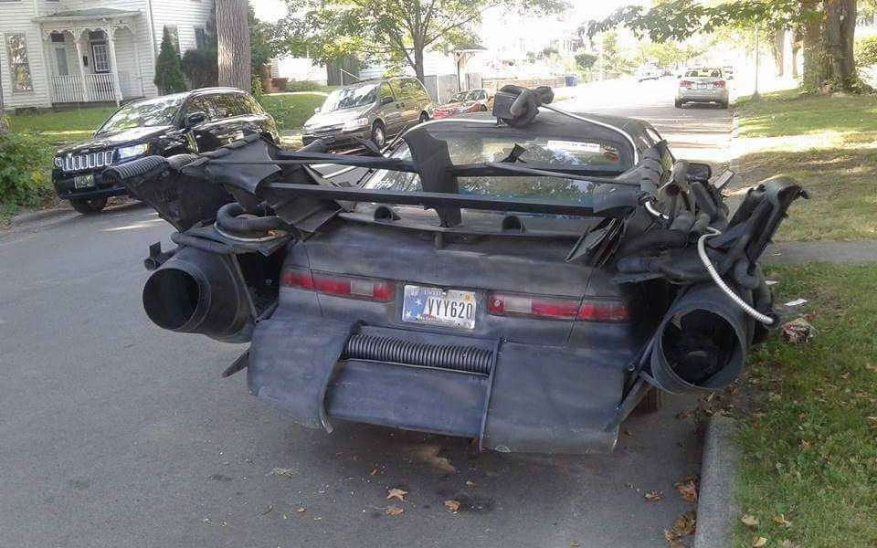 Бэтмен в шоке: Toyota Camry превратилась в машину для супергероя — фото 788567