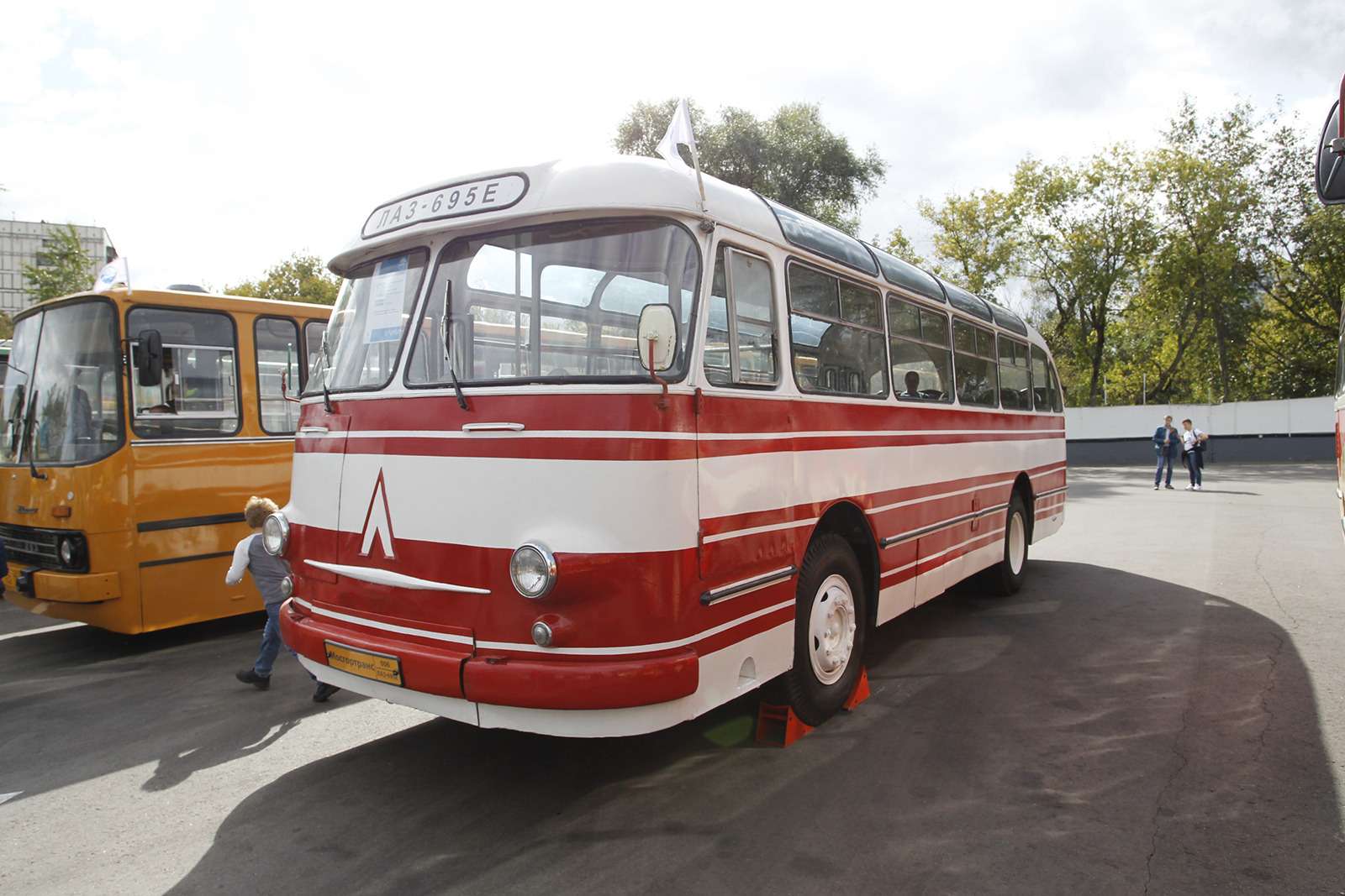 Автобусы нашего детства — выставка пассажирского транспорта — фото 792691