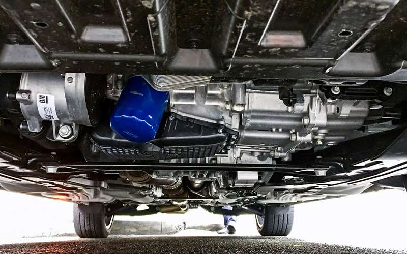 Cadillac XT4: тест-драйв без двух цилиндров