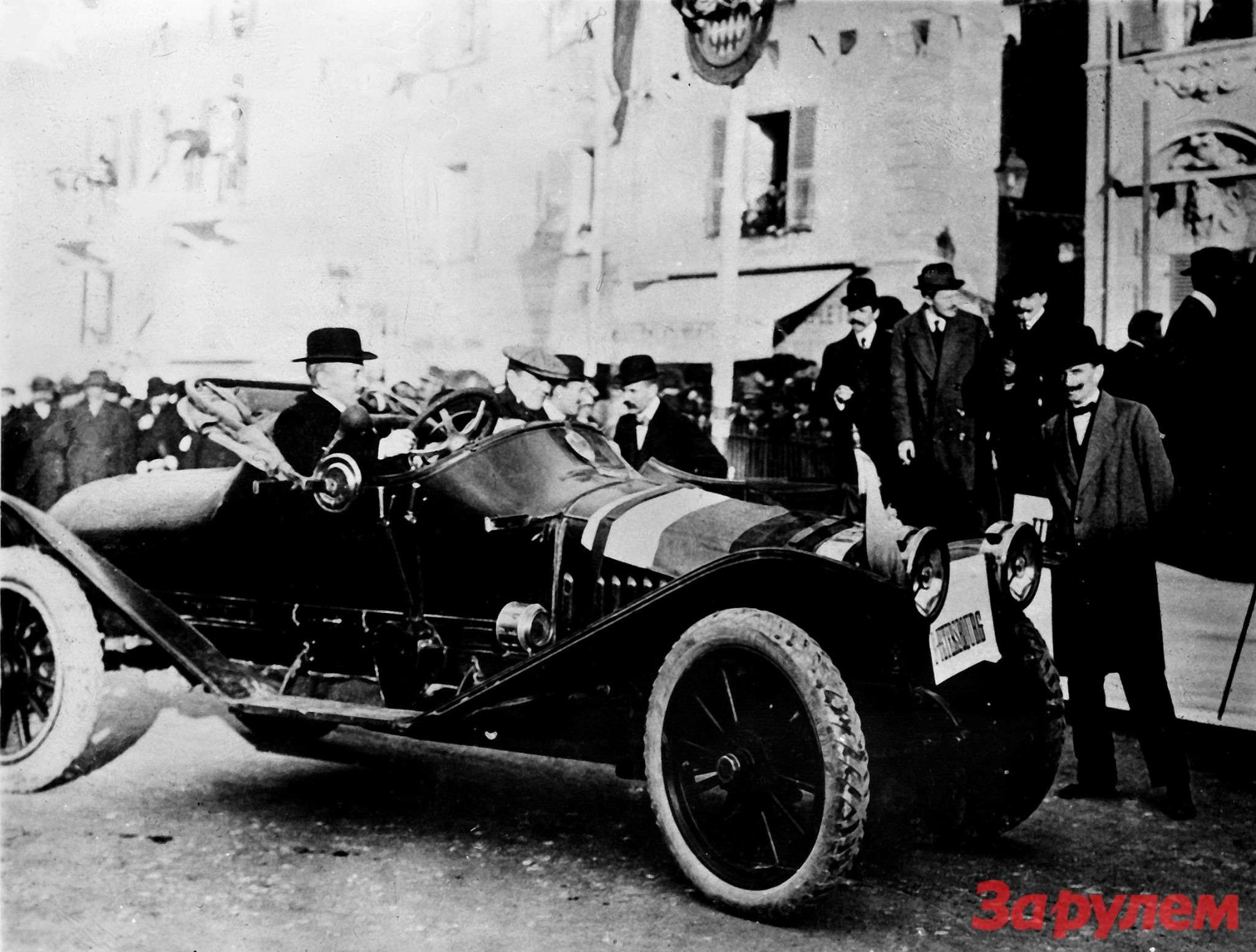 Руссо-Балт С24-50 на финише ралли 23 (10) января 1912 года. За рулем Андрей Нагель, рядом — Вадим Михайлов