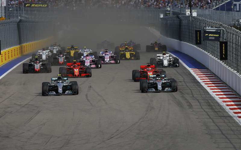 Формула 1: Mercedes освистали на Гран-При России