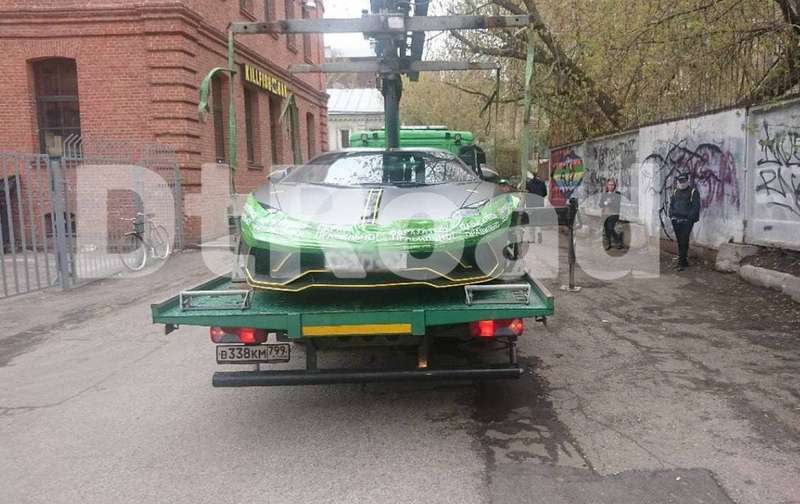 Lamborghini Ивлеевой эвакуировали из-за неправильной парковки