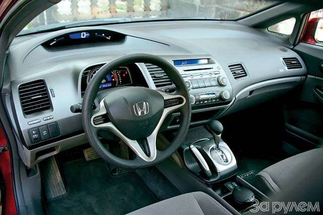 Honda Civic 1.8: КОСМОЛЕТ ПРИБЫВАЕТ    ВЕСНОЙ