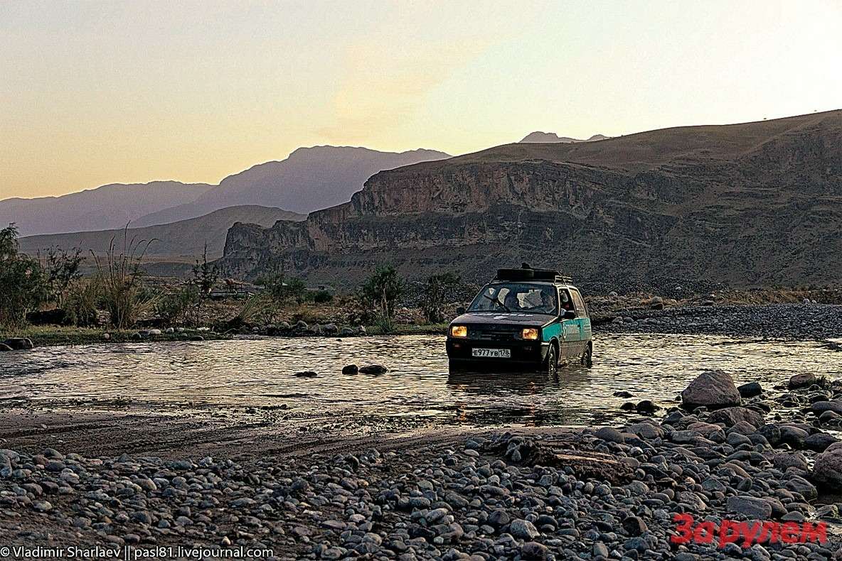 Таджикистан, дорога вдоль Пянджа. Чтобы понять, насколько хороши российские дороги, стоит сюда съездить. 