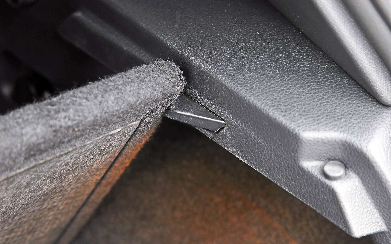 VW Golf GTI против Infiniti Q30 —  кто любит погорячее — фото 710187