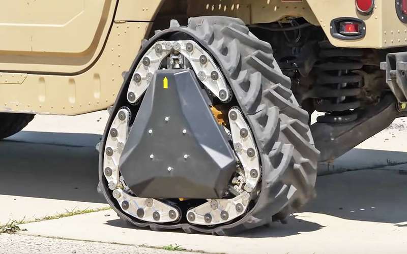 Американские военные показали автомобиль с треугольными колесами