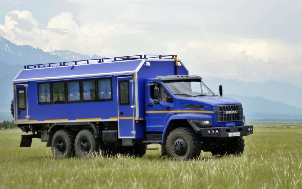«Урал» показал автобус-внедорожник (с караоке) — фото 1263807