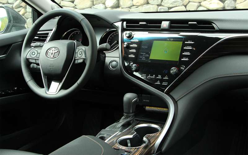 Новая Toyota Camry: первый тест-драйв