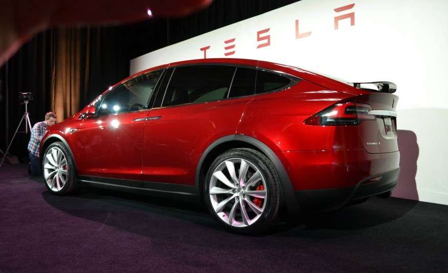 2016-Tesla-Model-X-108-876x535
