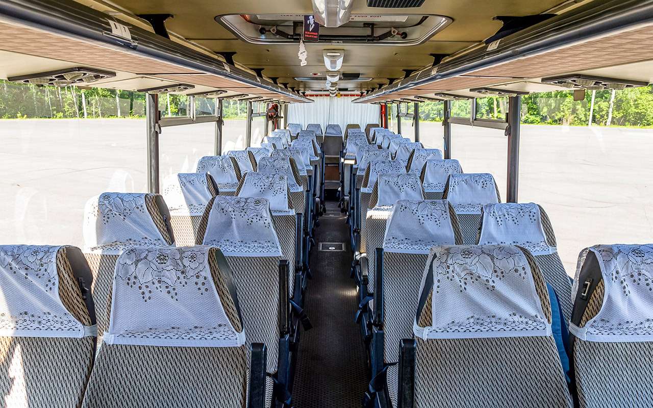 В этой версии в салоне туристического Икаруса – 51 комфортное кресло.