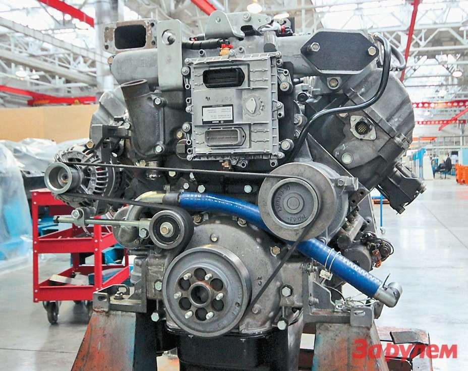 Новый V-образный мотор: рабочий объем около 13 литров,  мощность 550 л. с., крутящий момент более 2000 Н.м