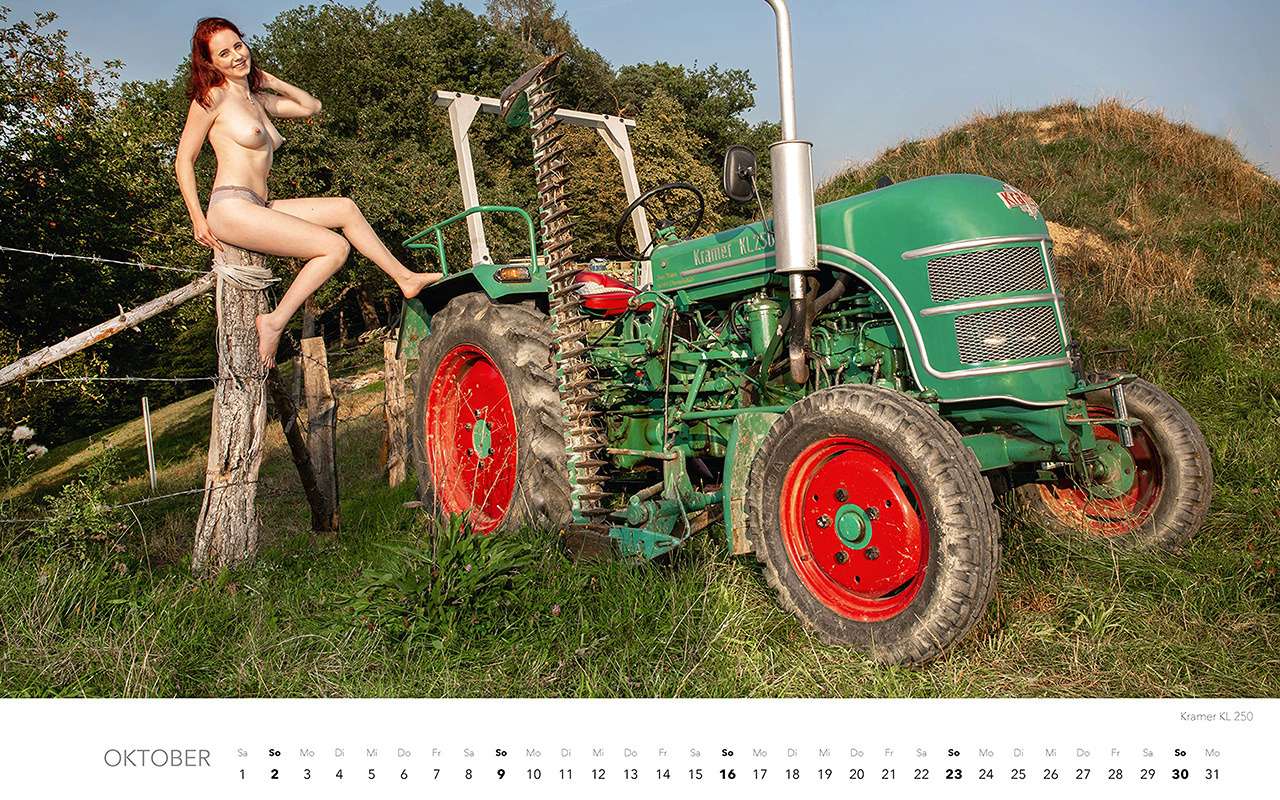 Обнаженные трактористки — эротический календарь на 2022 год — фото 1287654