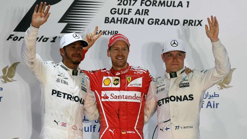 Формула 1, Гран-при Бахрейна, Себастьян Феттель, Льюис Хэмилтон, Ferrari, Mercedes