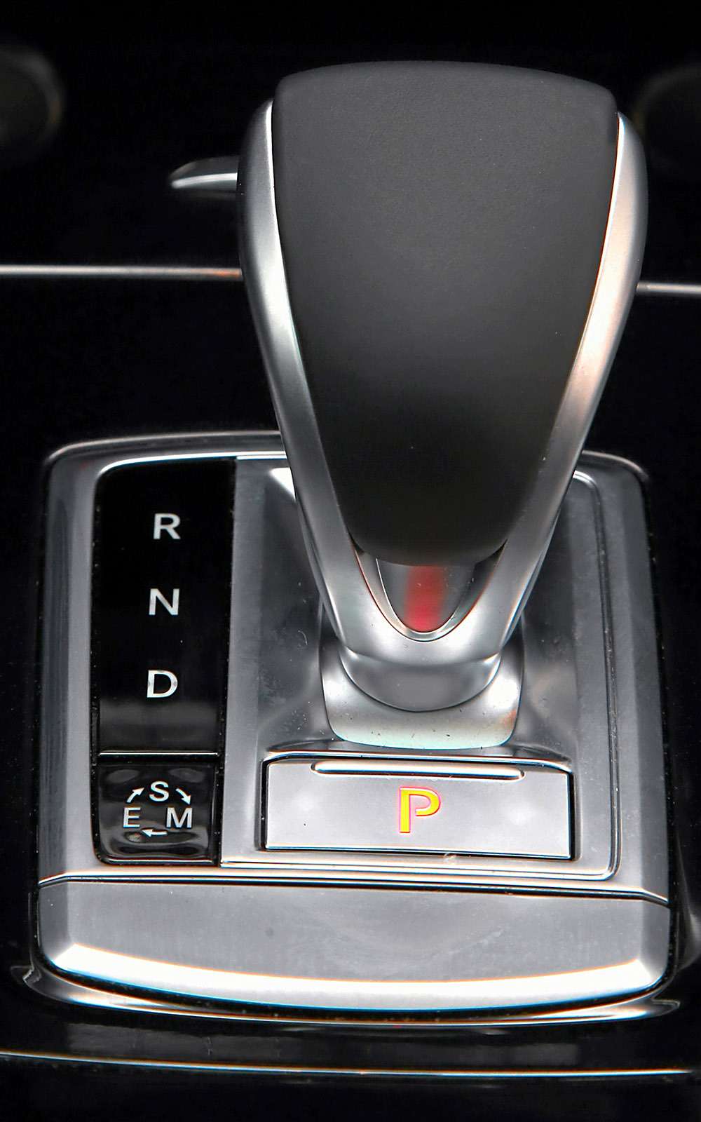 VW Golf GTI против Infiniti Q30 —  кто любит погорячее — фото 710206