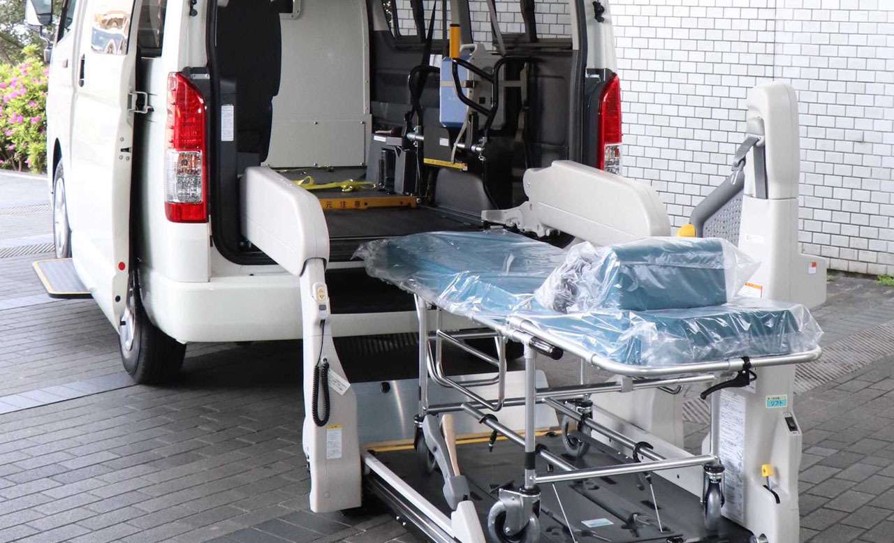 Минивэн Toyota Hiace приспособили для перевозки инфицированных пациентов — фото 1120514