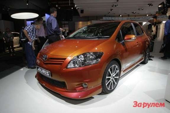 Toyota Auris TRD Supercharged side-front view 2
