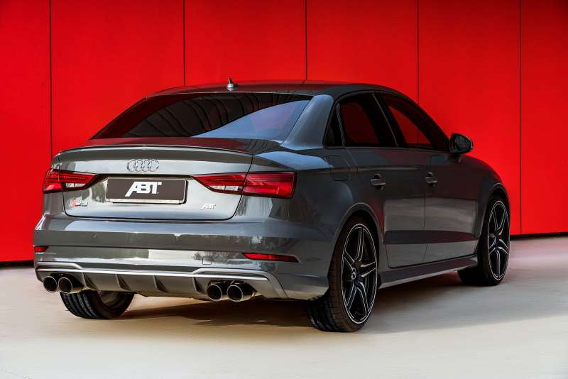 Здоровое соперничество: Audi S3 бросил вызов топ-модели