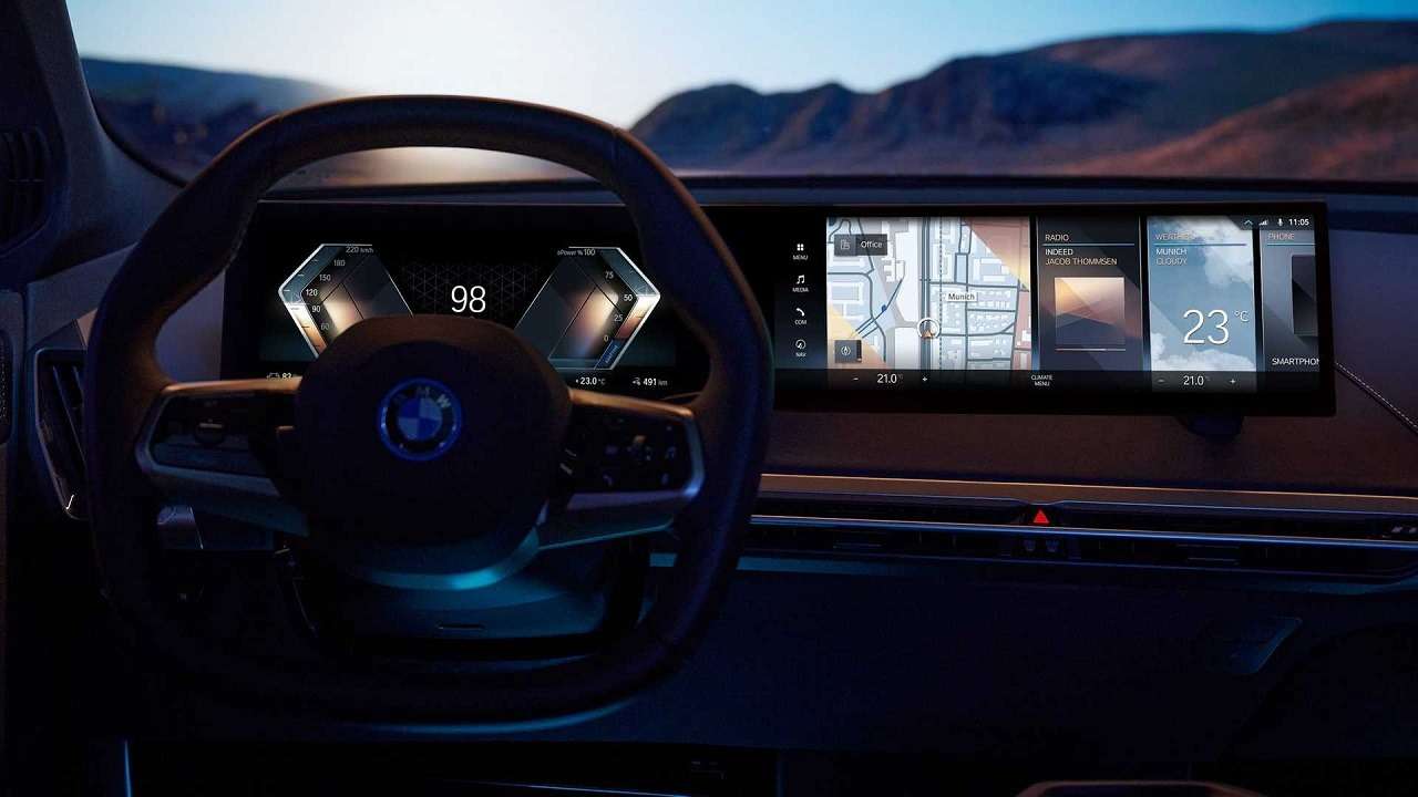 Сплошной огромный экран: BMW показала новую приборную панель — фото 1231354