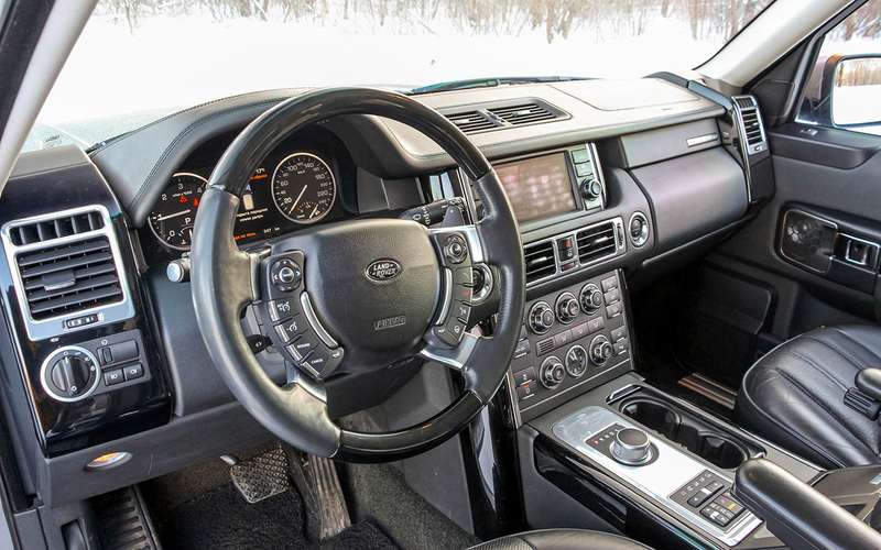 Что взять за ≈2,3 млн рублей: новый VW Taos или Range Rover с пробегом?