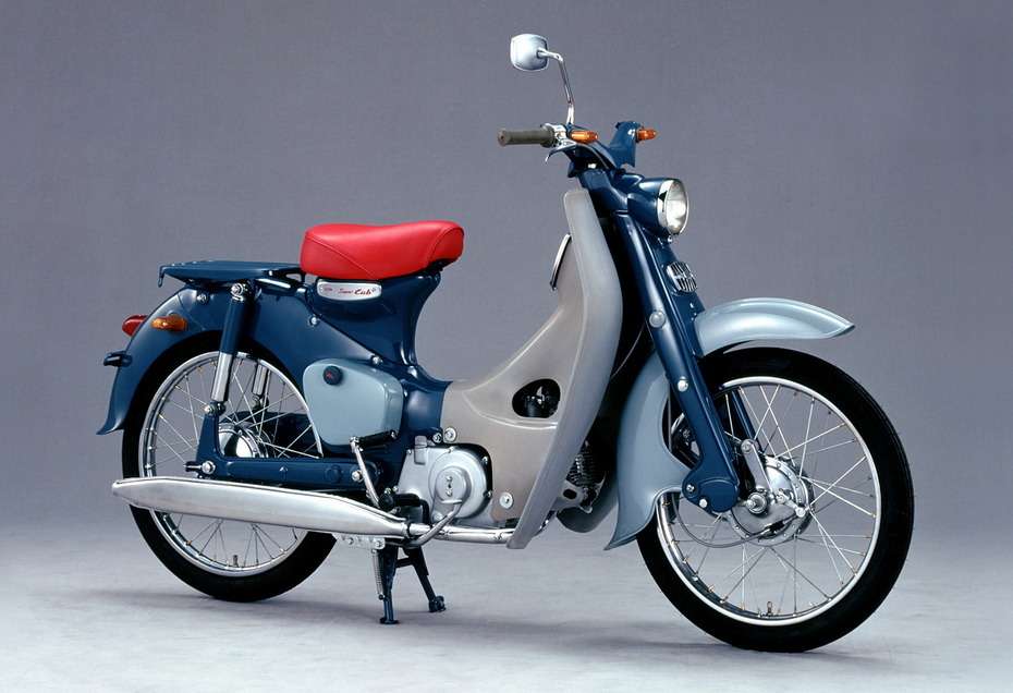 Honda Super Cub C100 1958 года — первый мотоциклетный «хит» компании. До настоящего времени выпущено свыше 60 миллионов таких мотоциклов. Причем за это время они не слишком изменились внешне. Всего же компания Honda выпустила свыше 150 миллионов двухколесных транспортных средств