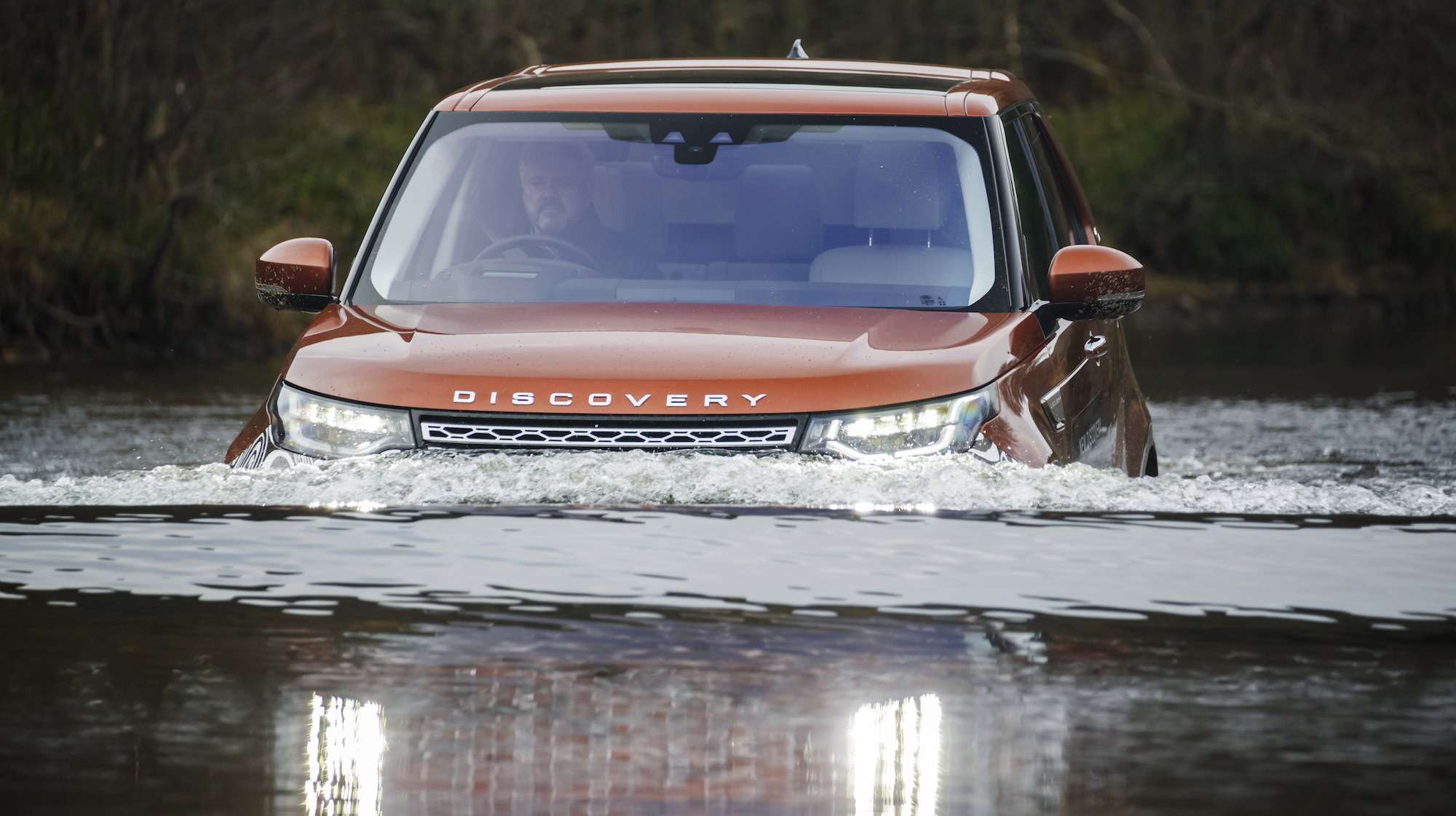 Новый Land Rover Discovery: ныряет, крутит педали и бежит — фото 789912