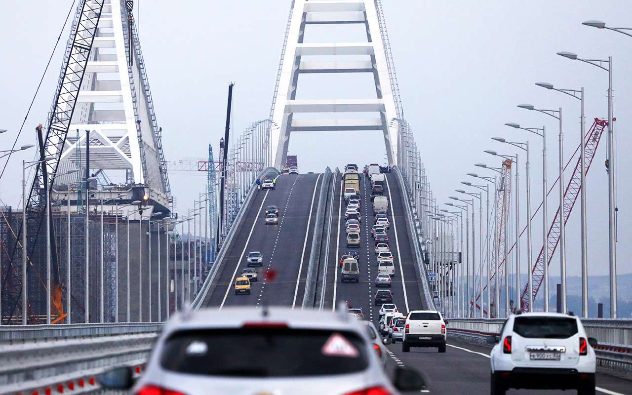 Посчитали, сколько машин проехало по Керченскому мосту