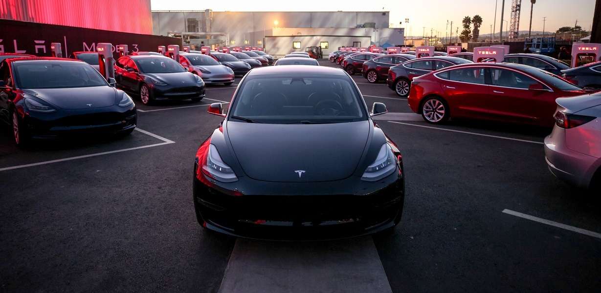 Tesla сообщила цены на Model 3. Но купить ее не дает — фото 779800