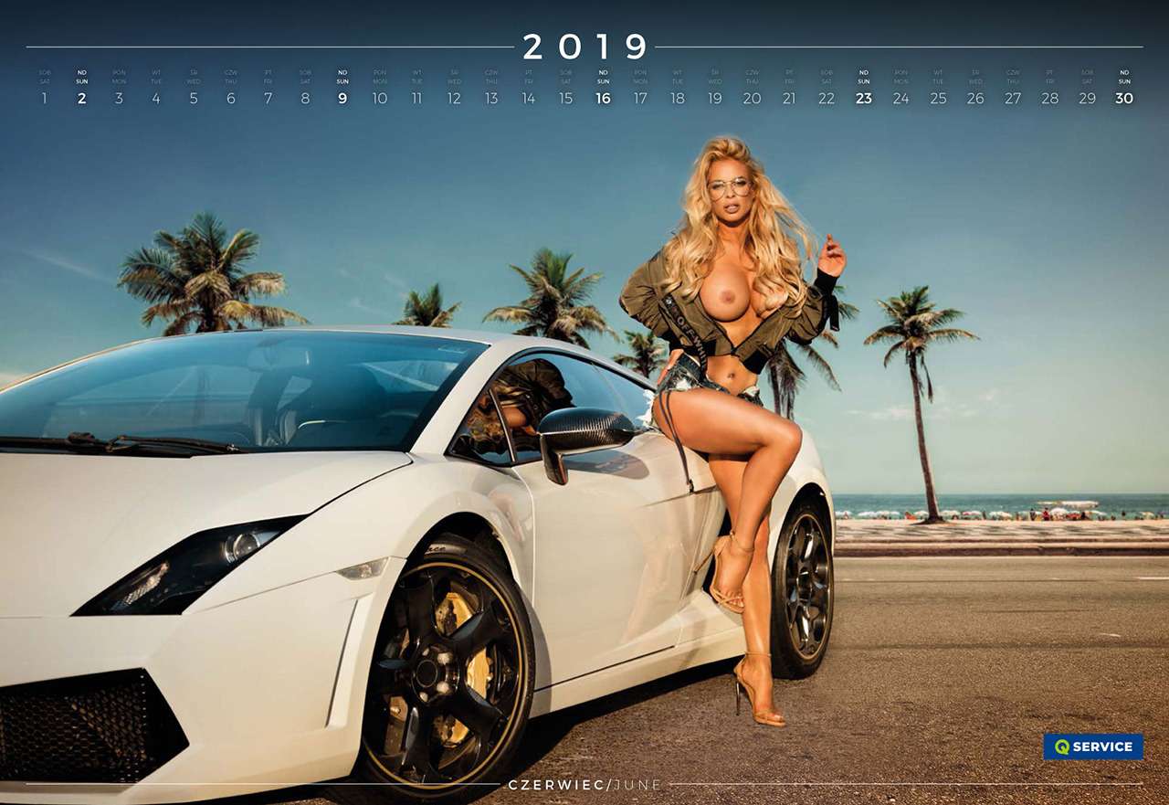 Секс и спорткары — классика на чешский лад в календаре на 2019 год — фото 941181