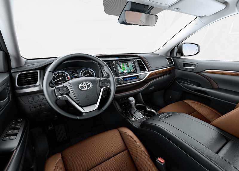Обновленный Toyota Highlander: названы рублевые цены