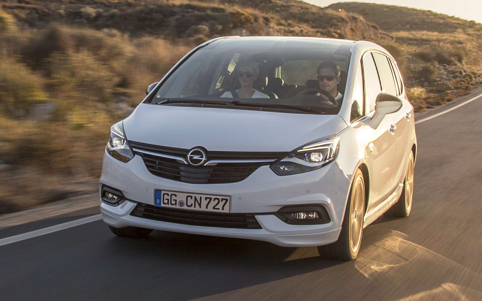 Обновленный компактвэн Opel Zafira представлен официально — фото 593692