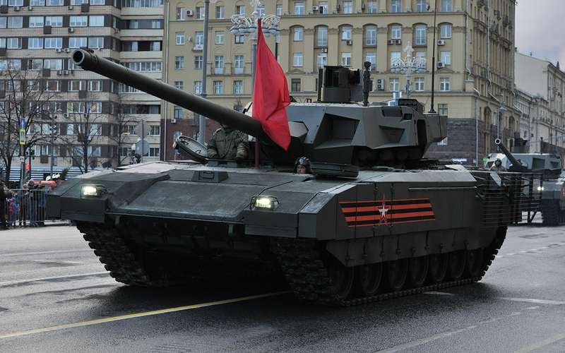 Перспективный танк Т-14 Армата со 125-миллиметровой пушкой 2А82-1М под боеприпасы нового поколения.